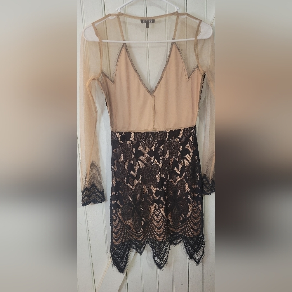 NWOT Lace Dress - Picture 3 of 3